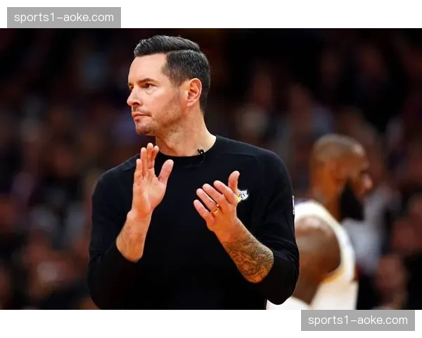 裁判报告分析湖人魔术关键回合 出界球判罚依据成焦点 裁判报告分析湖人魔术关键回合 出界球判罚依据成焦点