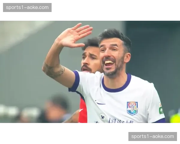 津门虎格劳与谢蒂内配合生疏,进攻端未能形成合力 津门虎格劳与谢蒂内配合生疏,进攻端未能形成合力